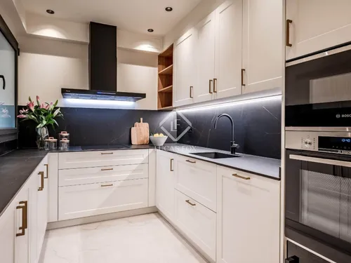 3 Bedrooms Apartment in Enric Granados