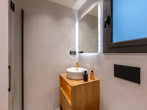 3 Bedrooms Apartment in Enric Granados