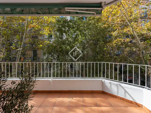 3 Bedrooms Apartment in Enric Granados
