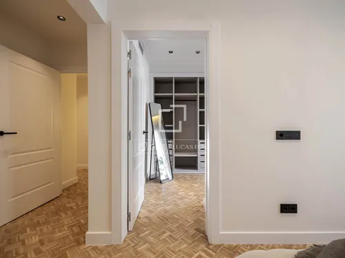 3 Bedrooms Apartment in Enric Granados