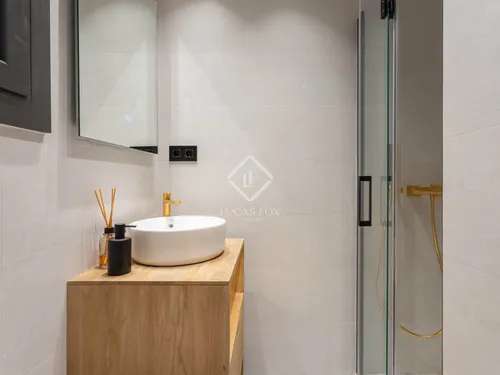 3 Bedrooms Apartment in Enric Granados