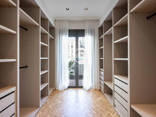 3 Bedrooms Apartment in Enric Granados