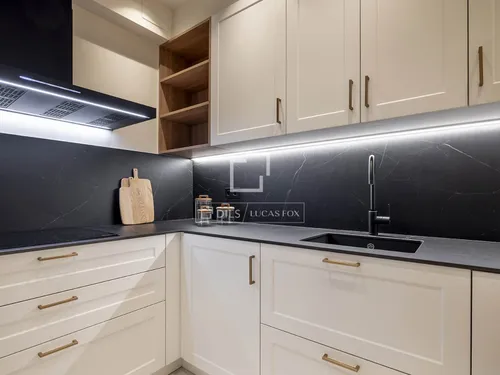 3 Bedrooms Apartment in Enric Granados