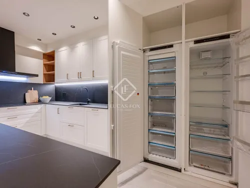3 Bedrooms Apartment in Enric Granados