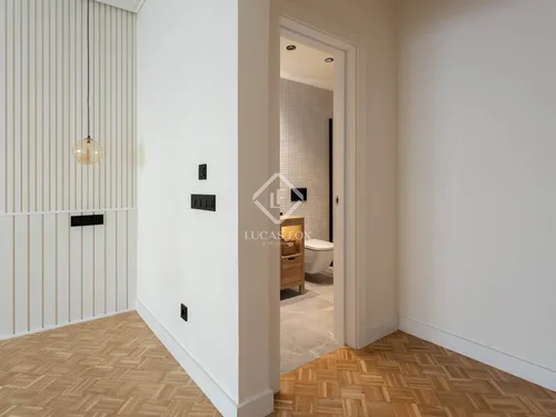 3 Bedrooms Apartment in Enric Granados