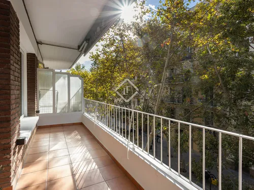 3 Bedrooms Apartment in Enric Granados