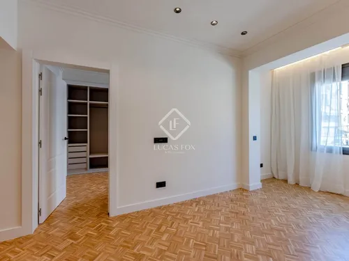 3 Bedrooms Apartment in Enric Granados