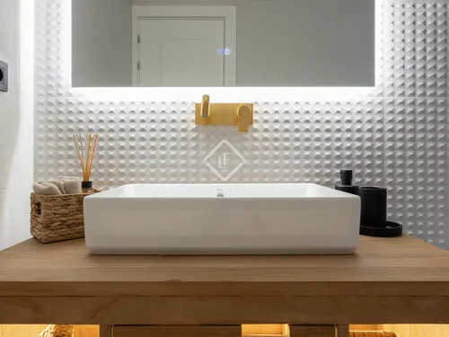 3 Bedrooms Apartment in Enric Granados