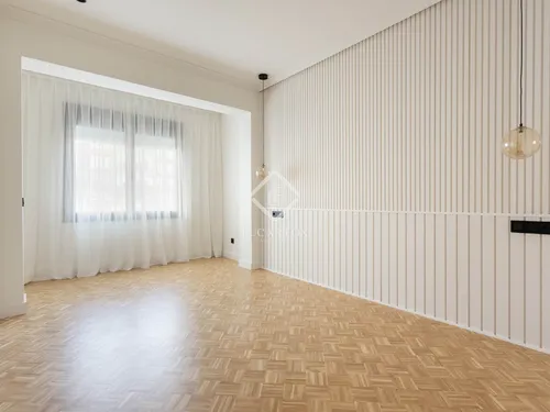 3 Bedrooms Apartment in Enric Granados