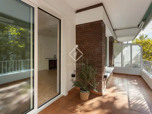 3 Bedrooms Apartment in Enric Granados