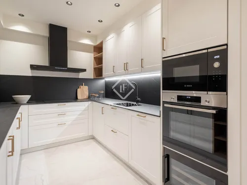 3 Bedrooms Apartment in Enric Granados