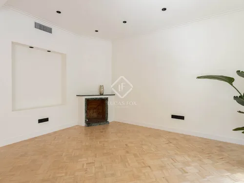 3 Bedrooms Apartment in Enric Granados