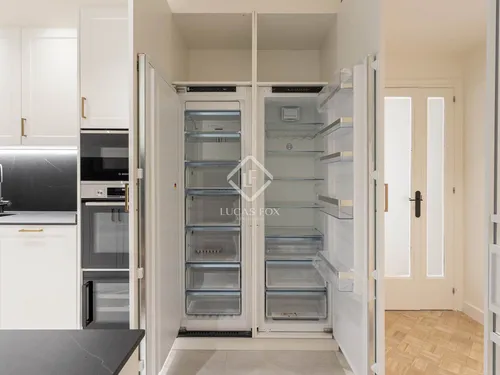 3 Bedrooms Apartment in Enric Granados