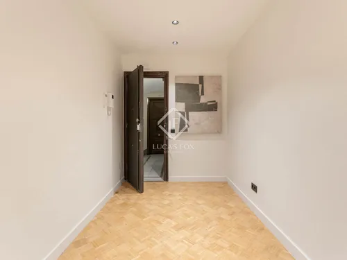 3 Bedrooms Apartment in Enric Granados