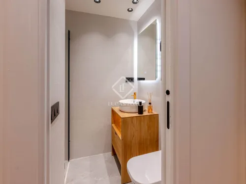 3 Bedrooms Apartment in Enric Granados
