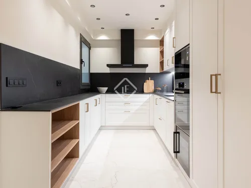 3 Bedrooms Apartment in Enric Granados