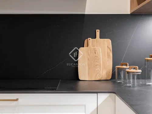 3 Bedrooms Apartment in Enric Granados