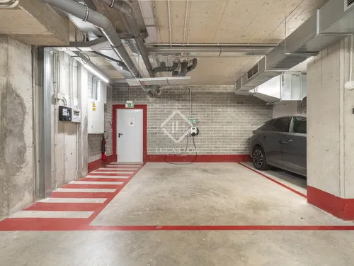 4 Bedrooms Apartment in Espronceda