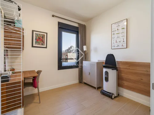 4 Bedrooms Apartment in Espronceda