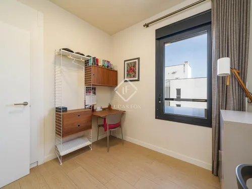 4 Bedrooms Apartment in Espronceda