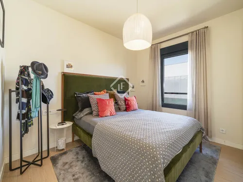 4 Bedrooms Apartment in Espronceda