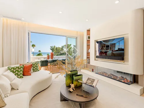 Spectacular 3-bedroom penthouse with panoramic sea views for sale in Bahia del Velerin