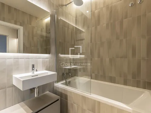 3 Bedrooms Apartment in Rambla Catalunya