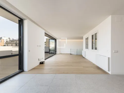 3 Bedrooms Apartment in Rambla Catalunya