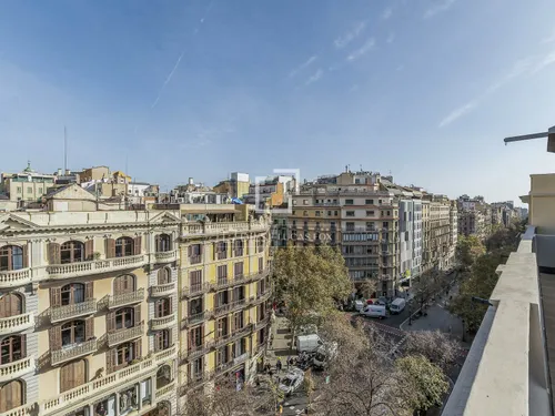 3 Bedrooms Apartment in Rambla Catalunya