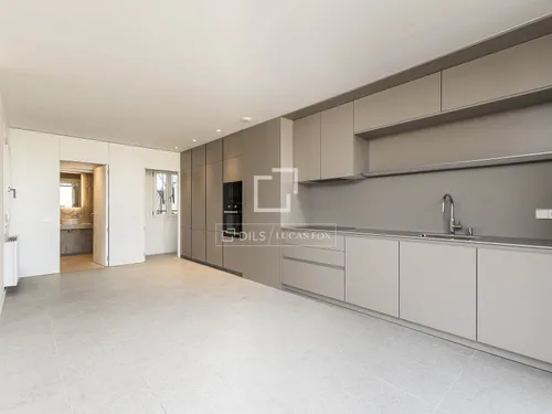 3 Bedrooms Apartment in Rambla Catalunya