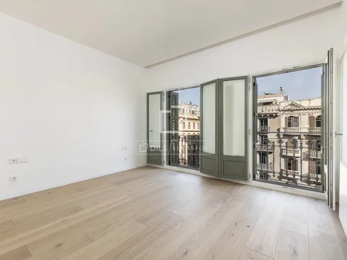 3 Bedrooms Apartment in Rambla Catalunya