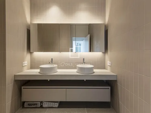 3 Bedrooms Apartment in Rambla Catalunya