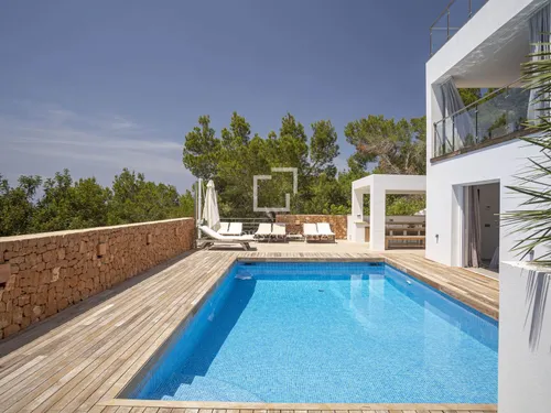 Excellent 6 Bedroom house / villa with rental licence for sale in sunset area, Ibiza