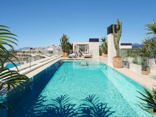4 Bedrooms Apartment in Elviria (Marbella)