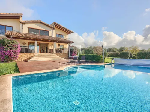 4 Bedrooms House / Villa in DS 8742- SA CASA BLANCA (PUN 6 N2dup-A