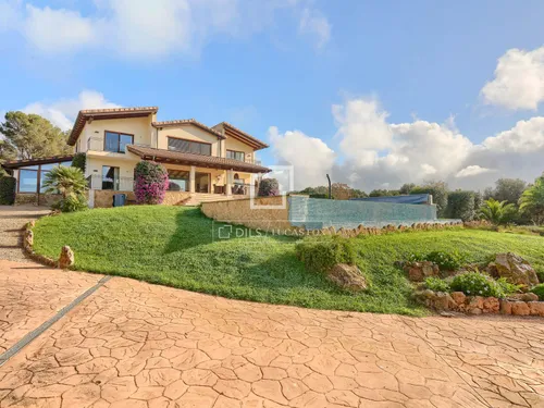 Exclusive South-West Facing Villa with Pool and Panoramic Views in Puntiró, Near Palma