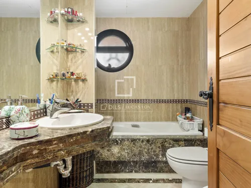 5 Bedrooms House / Villa in Cerro Alonso Diaz