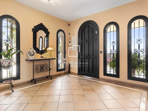 5 Bedrooms House / Villa in Cerro Alonso Diaz