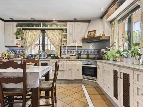 5 Bedrooms House / Villa in Cerro Alonso Diaz