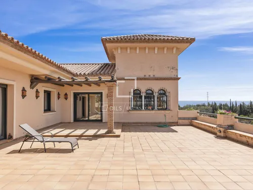 5 Bedrooms House / Villa in Cerro Alonso Diaz