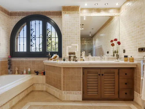 5 Bedrooms House / Villa in Cerro Alonso Diaz