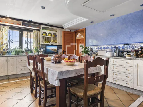 5 Bedrooms House / Villa in Cerro Alonso Diaz