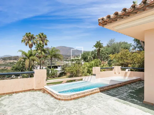 5 Bedrooms House / Villa in Cerro Alonso Diaz