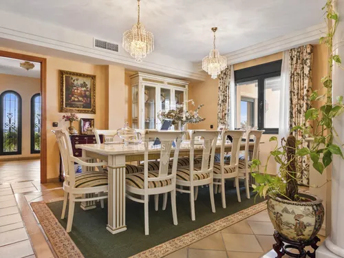 5 Bedrooms House / Villa in Cerro Alonso Diaz