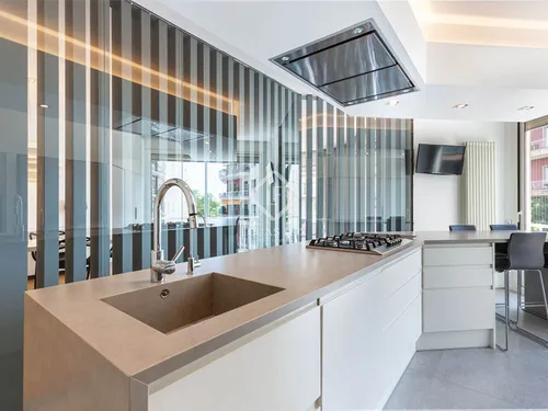 4 Bedrooms Apartment in Plaza Adria