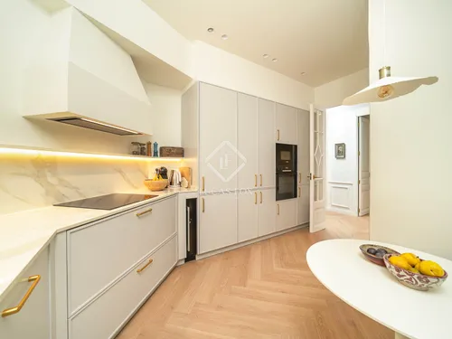 3 Bedrooms Apartment in Girona