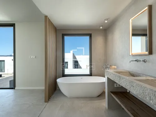 4 Bedrooms House / Villa in ARBOCERA