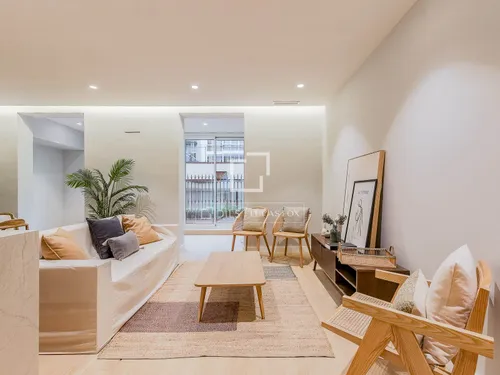 Excellent 3 Bedroom apartment with 23m² terrace for sale in Eixample Right