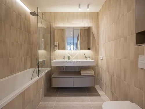 2 Bedrooms Apartment in Rambla Catalunya