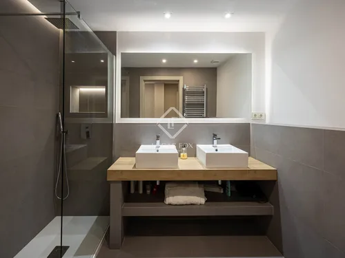 6 Bedrooms Apartment in C/ Santalo